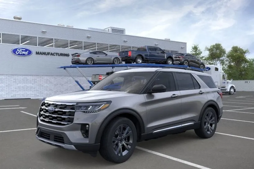 2025 Ford Explorer photo 1