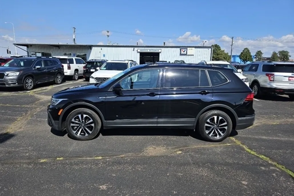 2022 Volkswagen Tiguan S photo 1