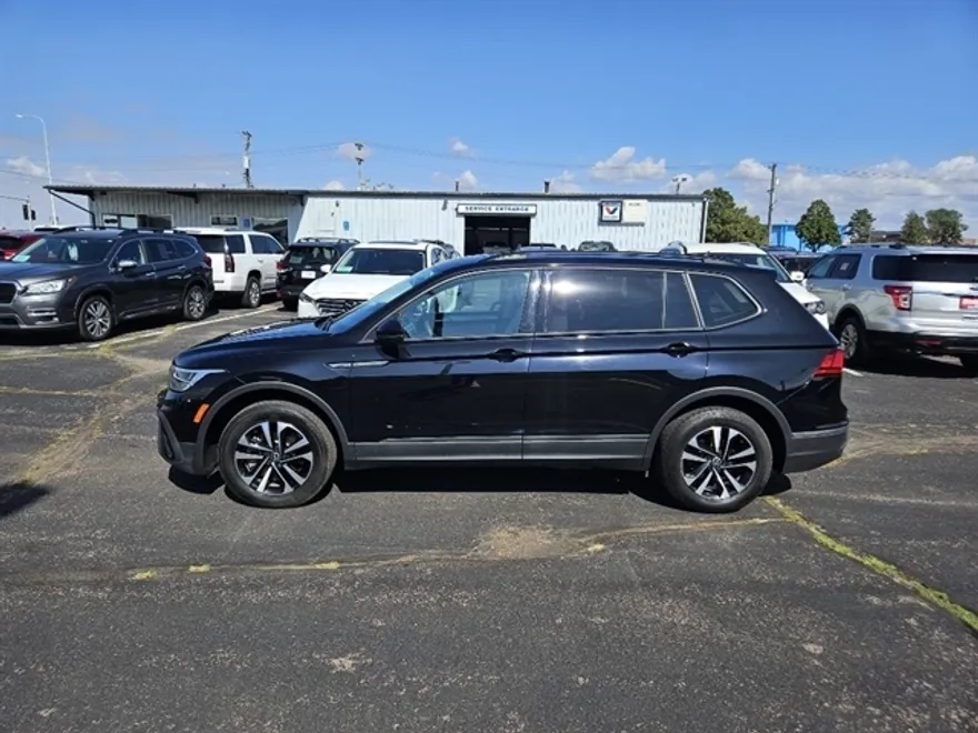 2022 Volkswagen Tiguan S photo 1