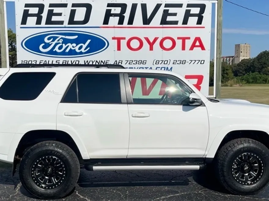 2019 Toyota 4Runner TRD Off-Road Premium photo 1