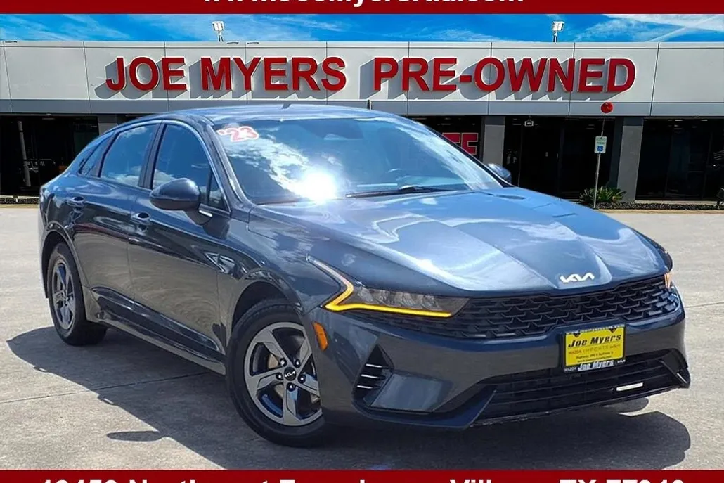 2023 Kia K5 LXS photo 1