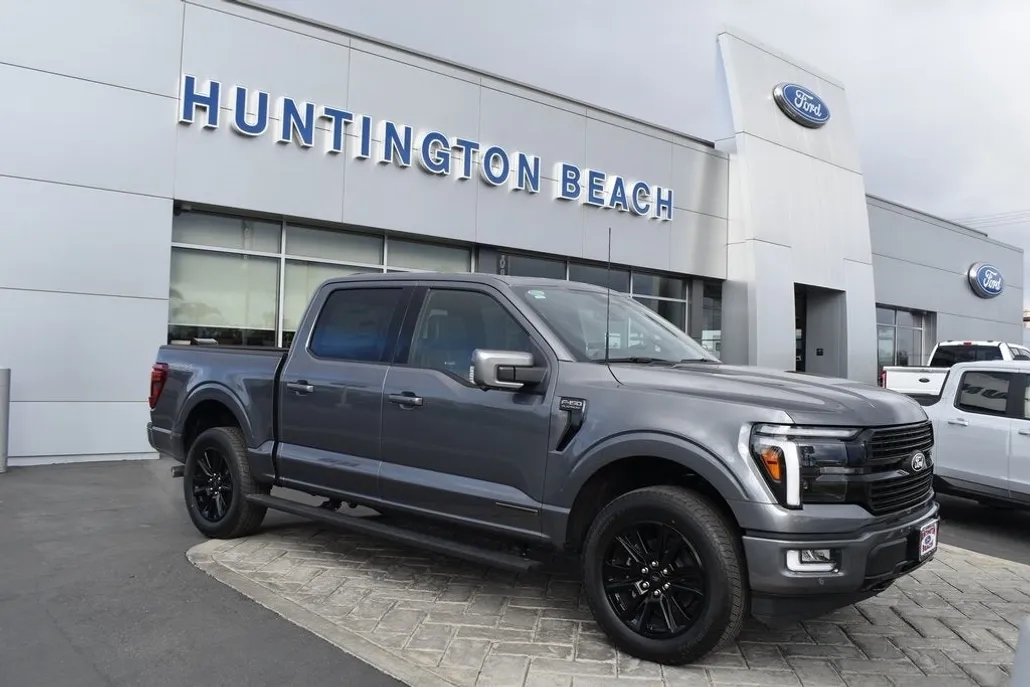 2025 Ford F-150 Platinum photo 1