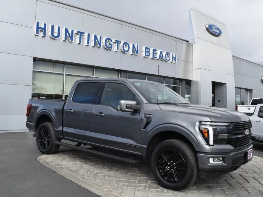 2025 Ford F-150 Platinum photo 1