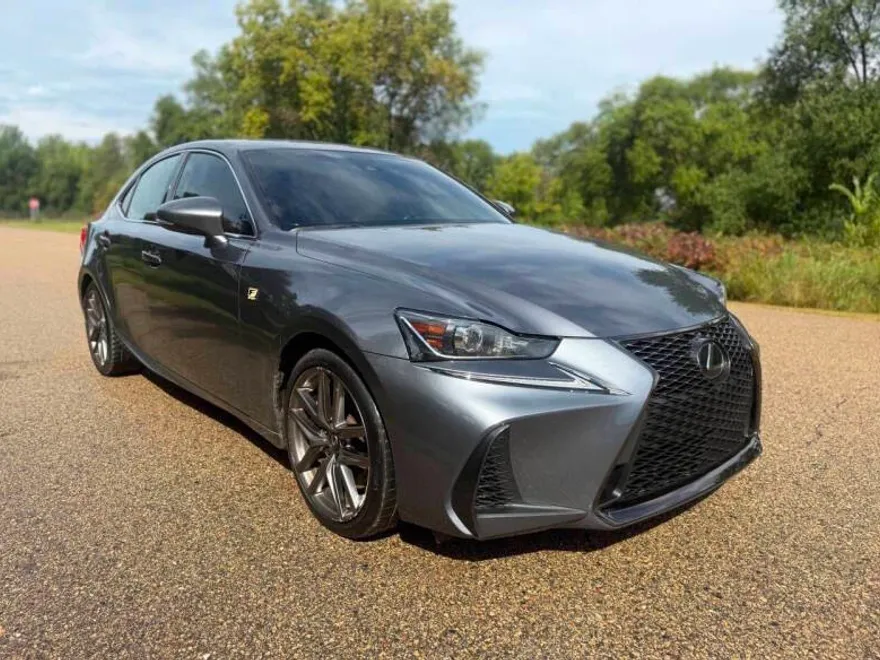 2019 Lexus IS 300 photo 1