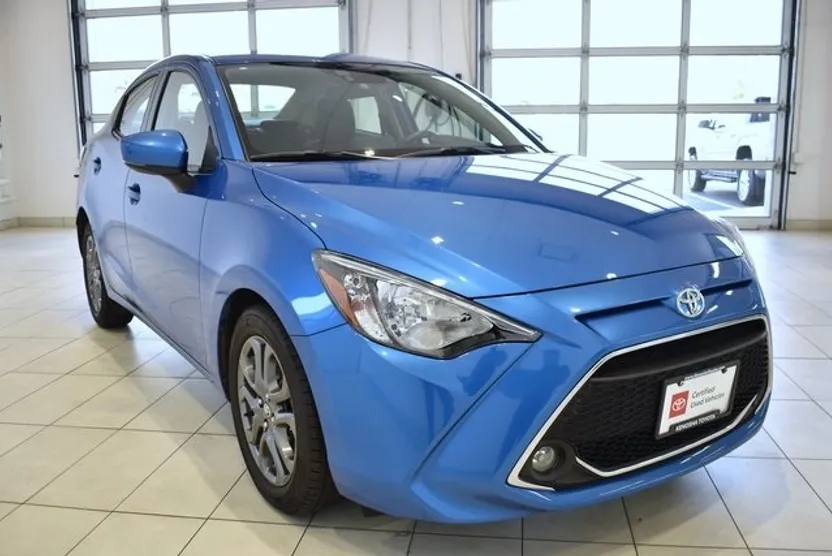 2019 Toyota Yaris LE photo 1