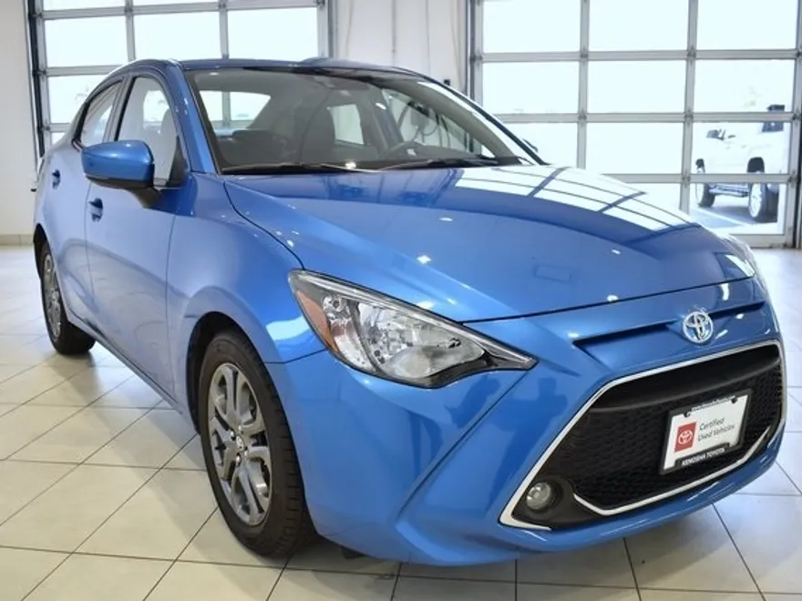 2019 Toyota Yaris LE photo 1