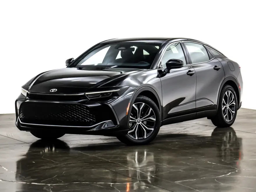 2023 Toyota Crown XLE photo 1