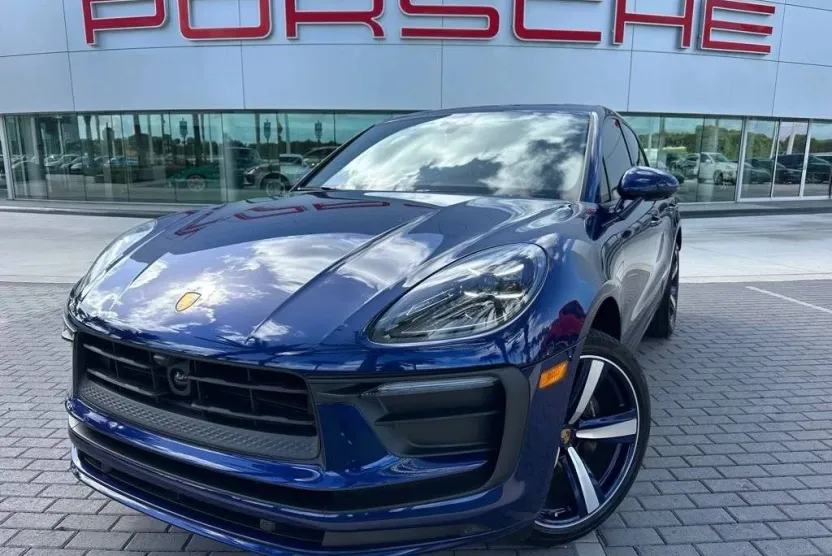 2023 Porsche Macan T photo 1