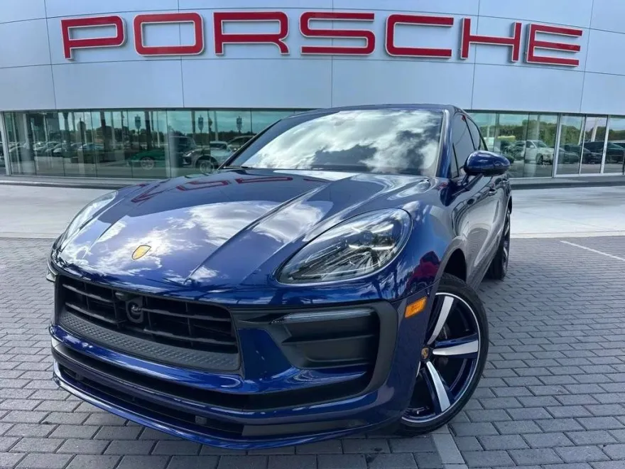 2023 Porsche Macan T photo 1