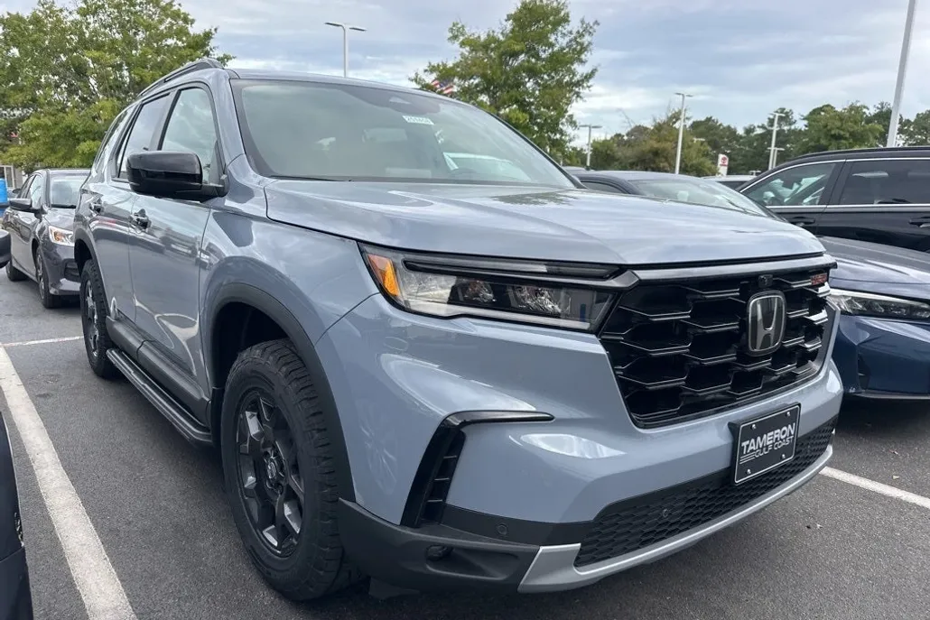 2025 Honda Pilot TrailSport photo 1