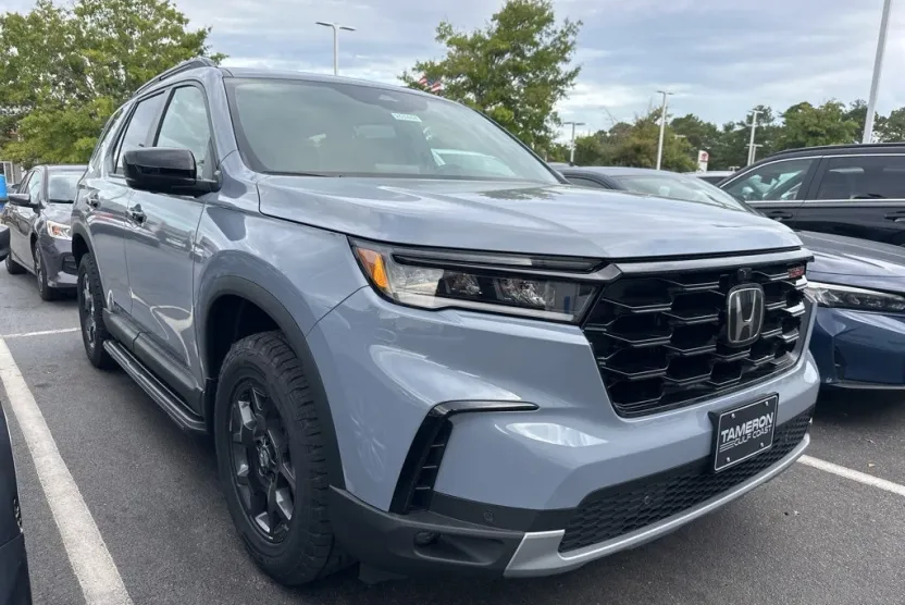 2025 Honda Pilot TrailSport photo 1