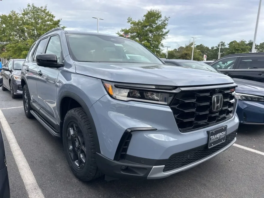 2025 Honda Pilot TrailSport photo 1