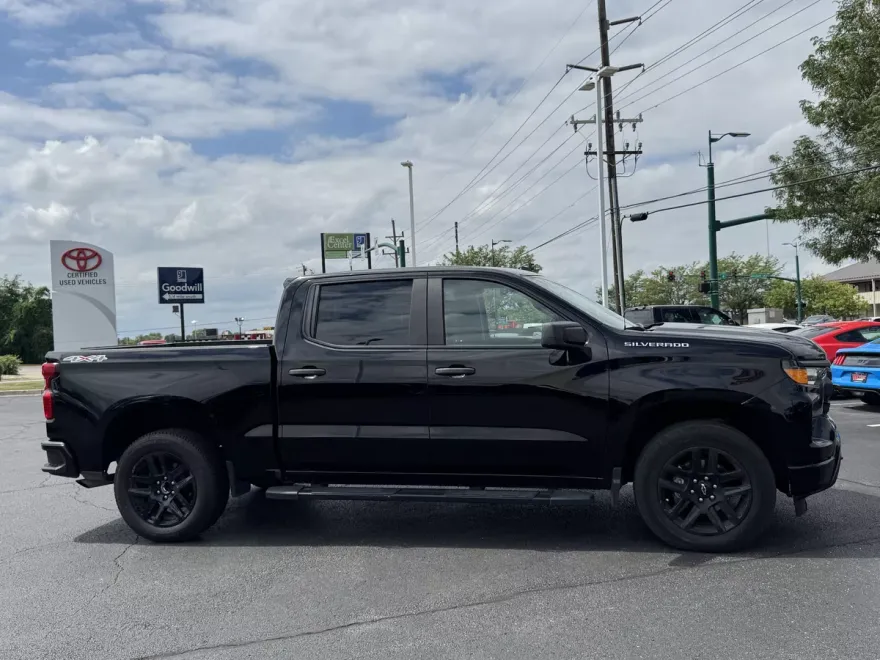 2022 Chevrolet Silverado 1500 Custom photo 1