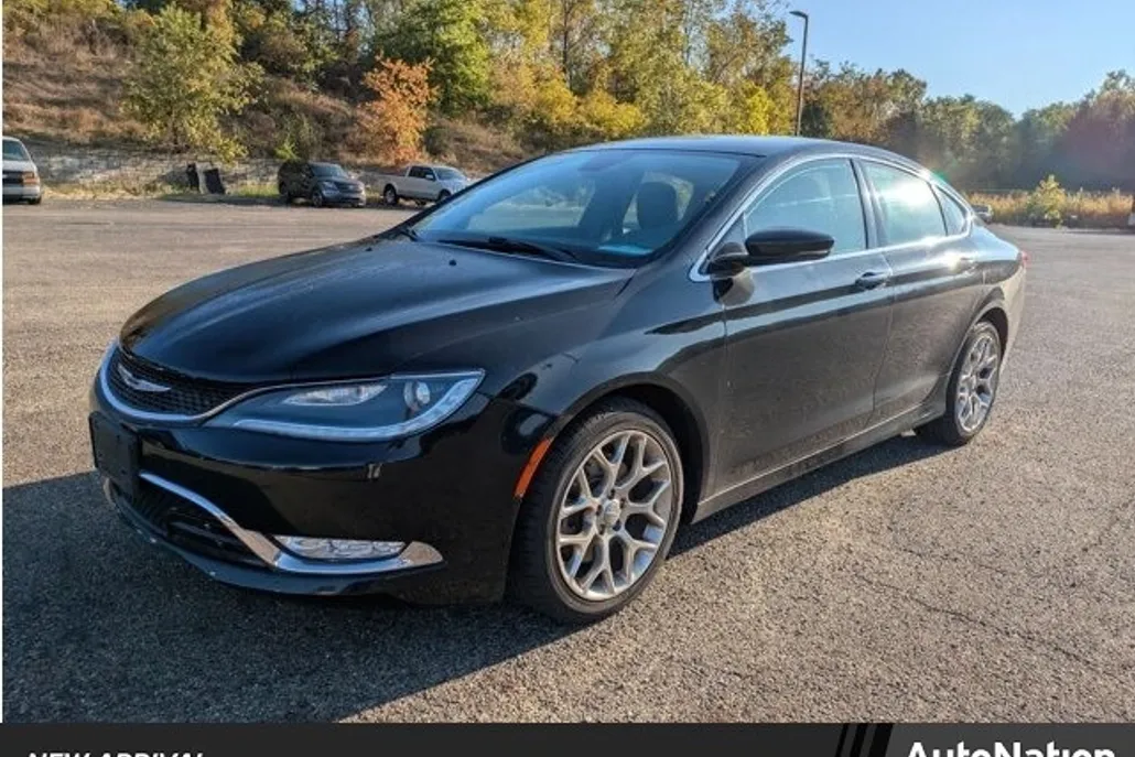 2015 Chrysler 200 C photo 1