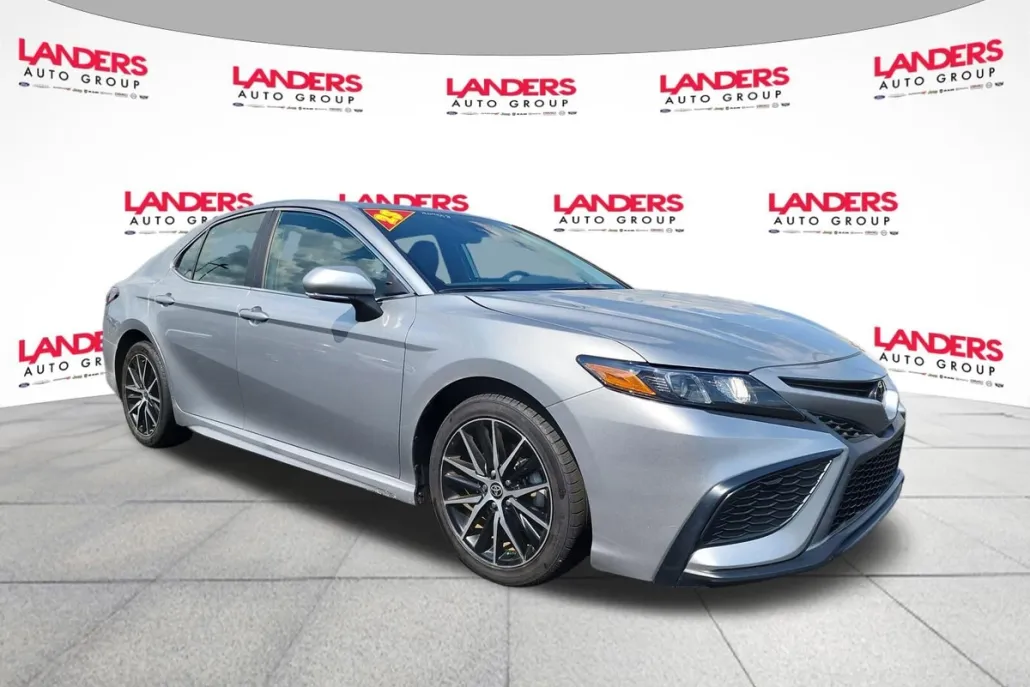2023 Toyota Camry SE photo 1