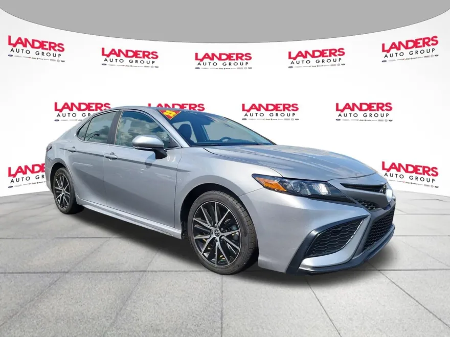 2023 Toyota Camry SE photo 1
