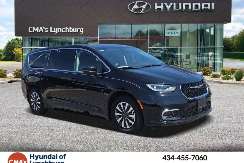 2024 Chrysler Pacifica Hybrid photo 1