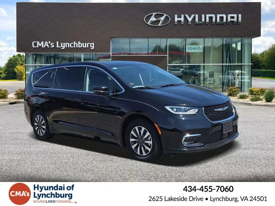 2024 Chrysler Pacifica Hybrid photo 1