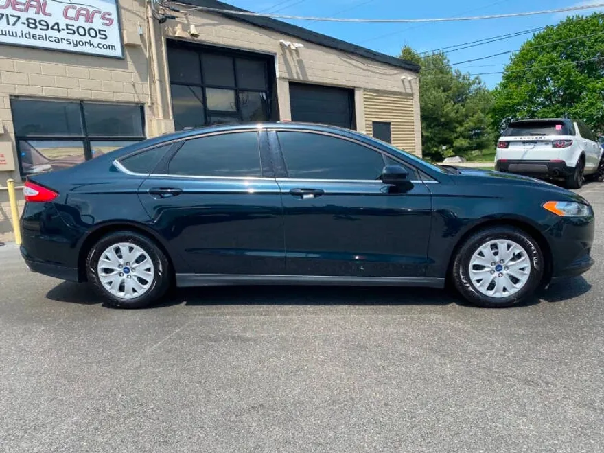 2014 Ford Fusion S photo 1