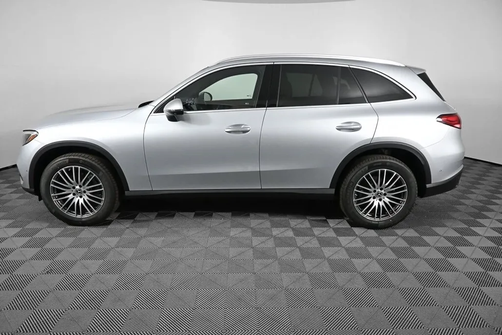 2026 Mercedes Benz GLC 300 photo 1