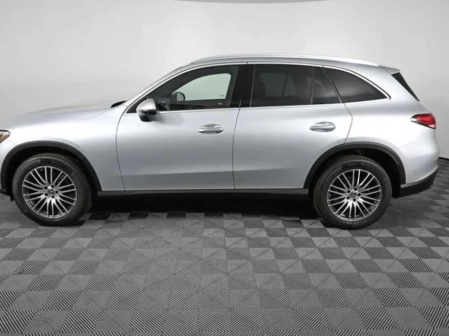 2026 Mercedes Benz GLC 300 photo 1