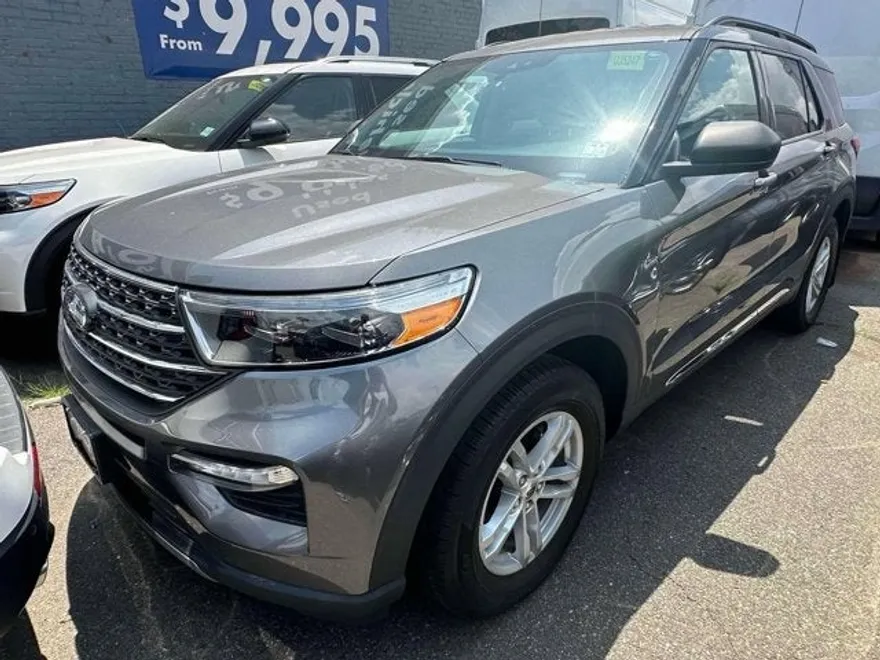 2022 Ford Explorer XLT photo 1