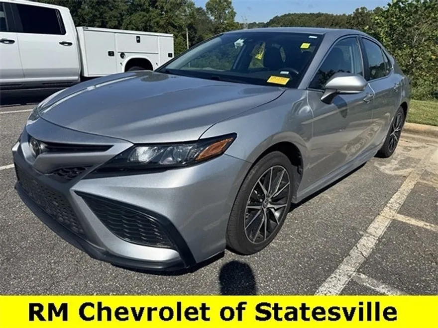 2024 Toyota Camry SE photo 1