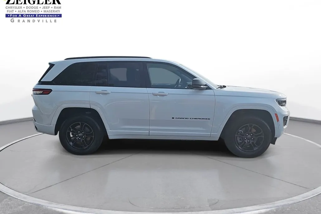 2025 Jeep Grand Cherokee 4xe Anniversary Edition photo 1