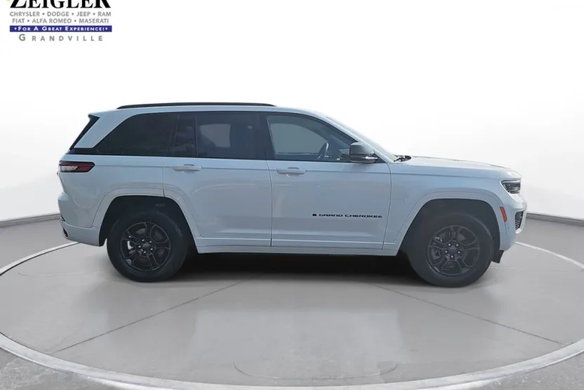 2025 Jeep Grand Cherokee 4xe Anniversary Edition photo 1
