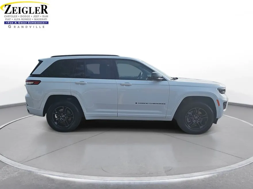 2025 Jeep Grand Cherokee 4xe Anniversary Edition photo 1