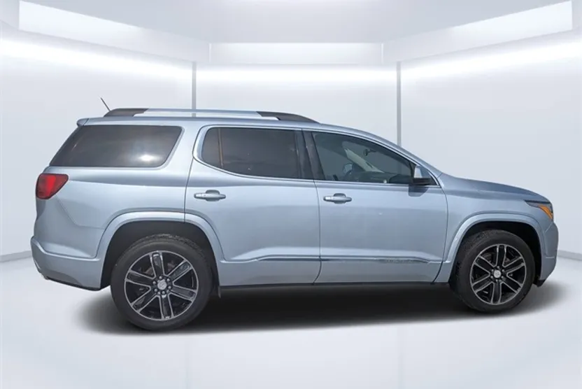 2017 Gmc Acadia Denali photo 1