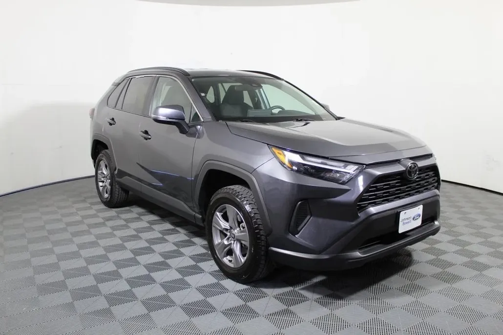 2024 Toyota RAV4 XLE photo 1