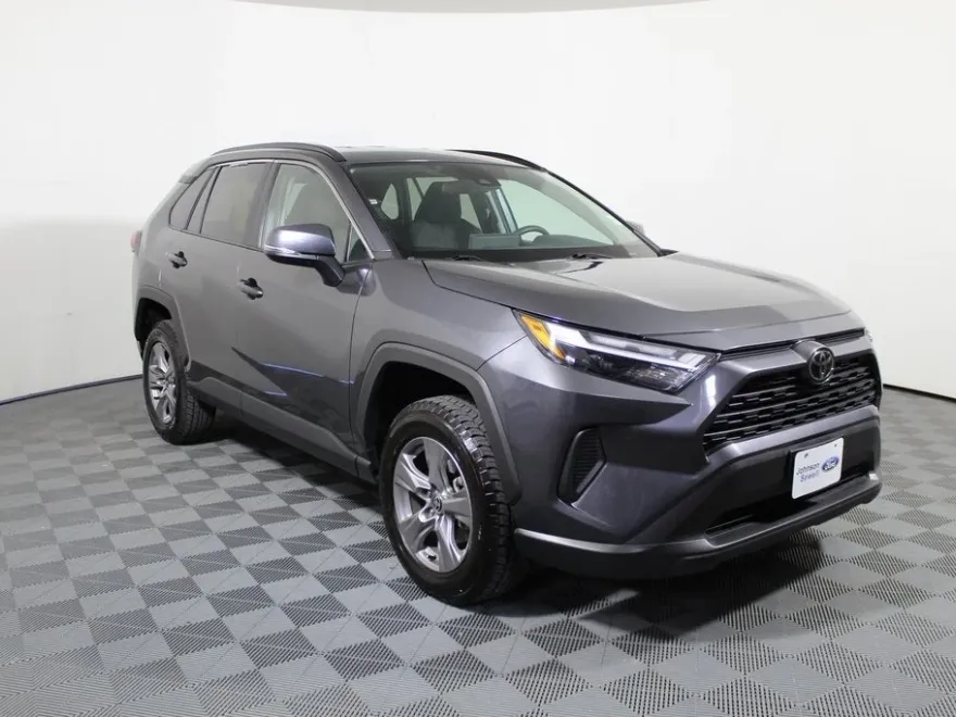 2024 Toyota RAV4 XLE photo 1