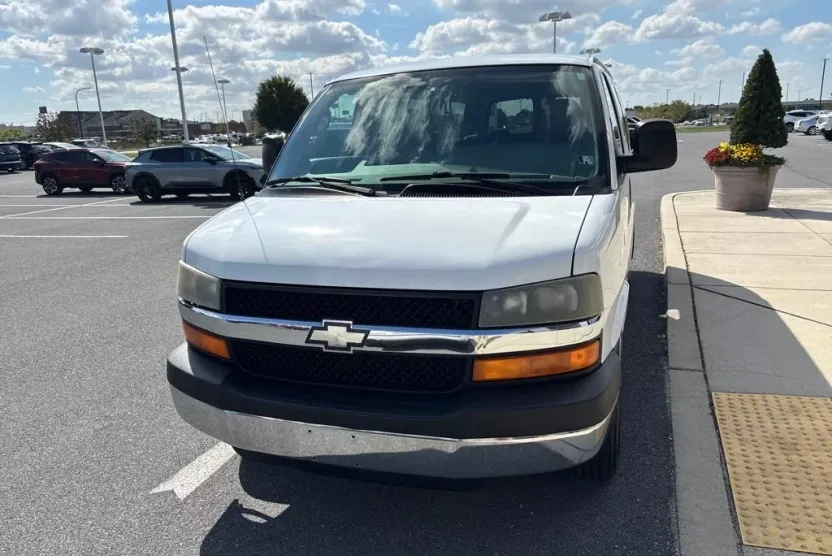 2007 Chevrolet Express Passenger 3500 Base photo 1