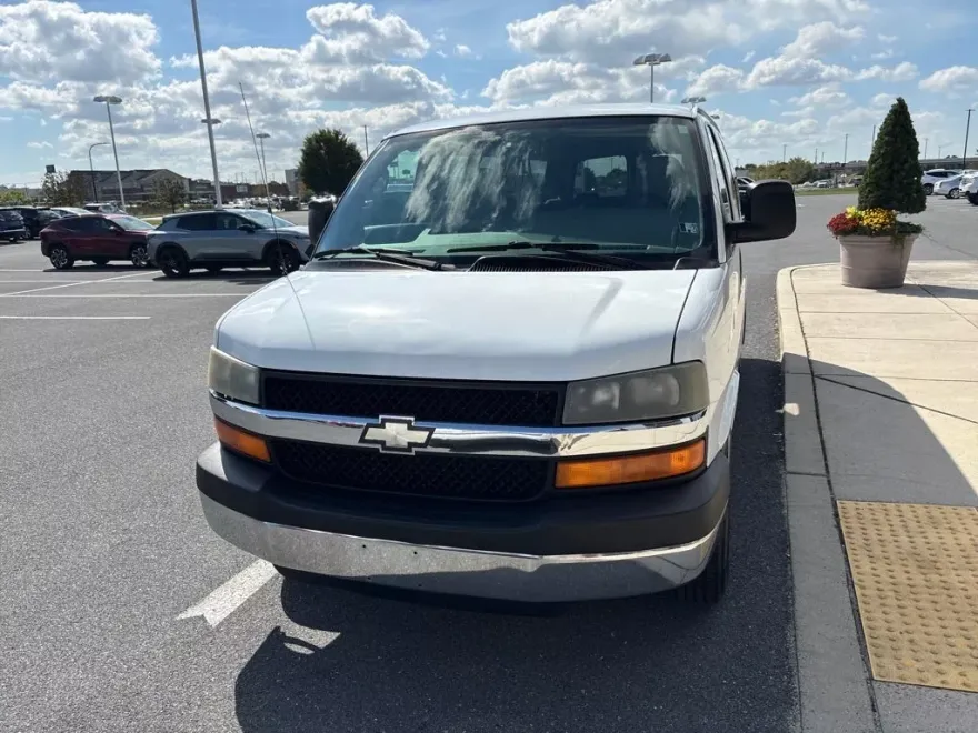 2007 Chevrolet Express Passenger 3500 Base photo 1