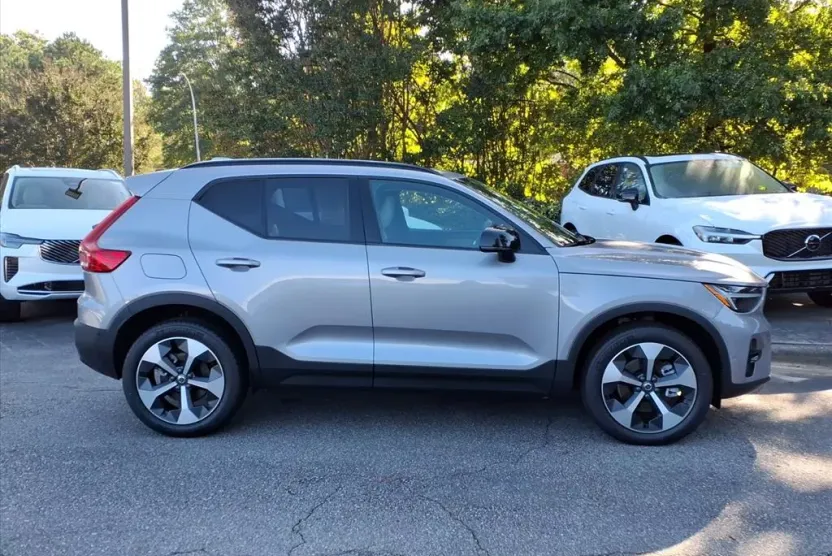 2026 Volvo XC40 Plus photo 1