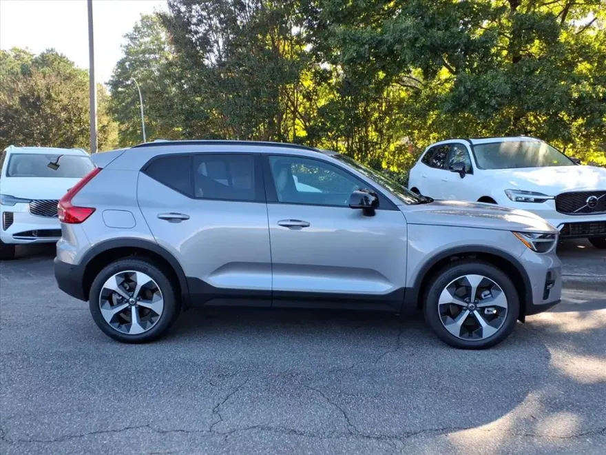 2026 Volvo XC40 Plus photo 1