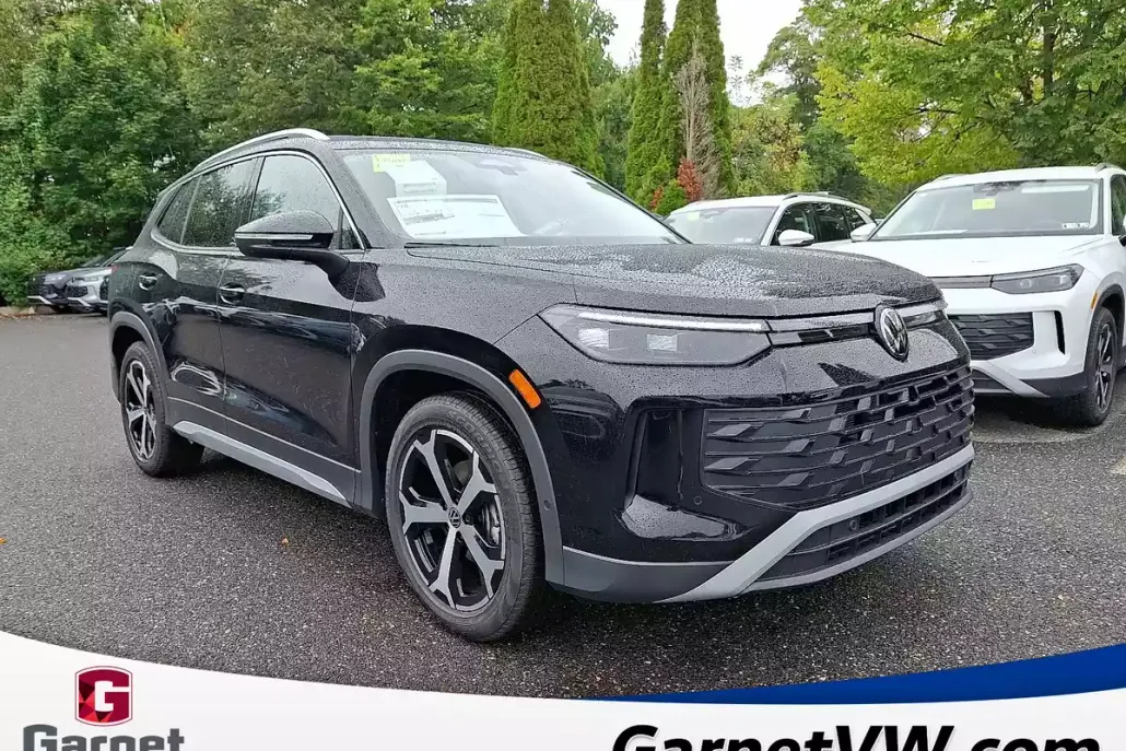 2025 Volkswagen Tiguan SE photo 1