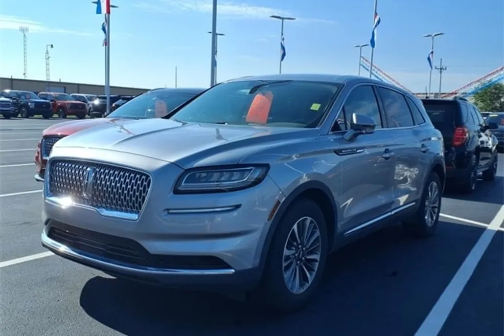 2021 Lincoln Nautilus Standard photo 1