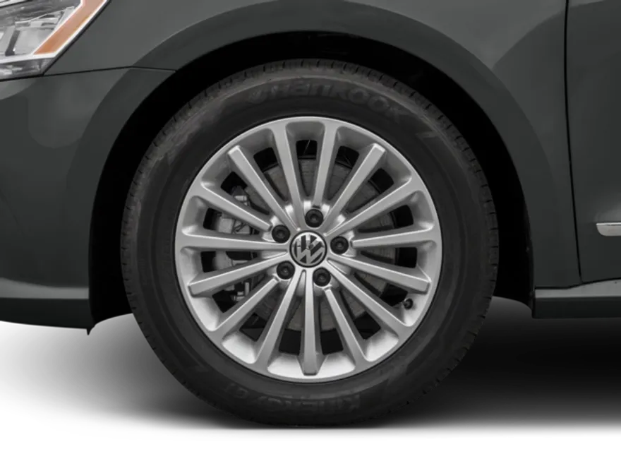 2017 Volkswagen Passat SE photo 1