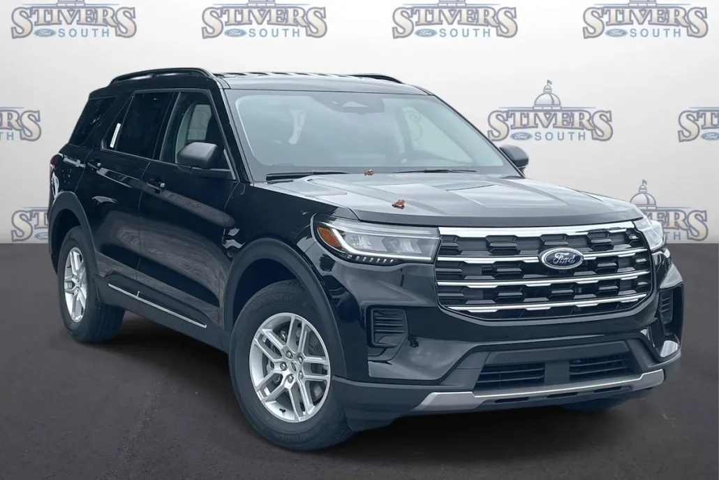 2025 Ford Explorer photo 1
