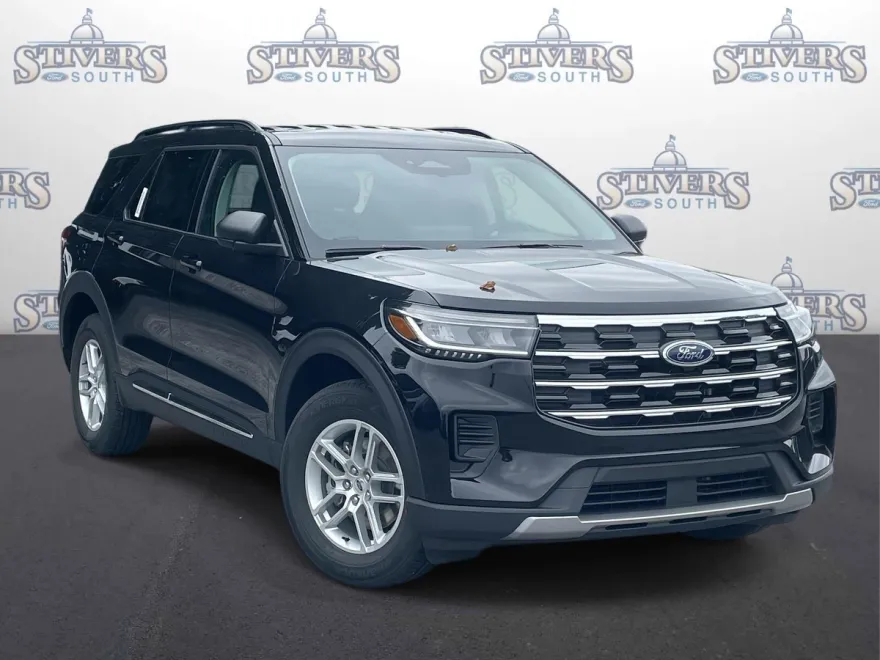 2025 Ford Explorer photo 1