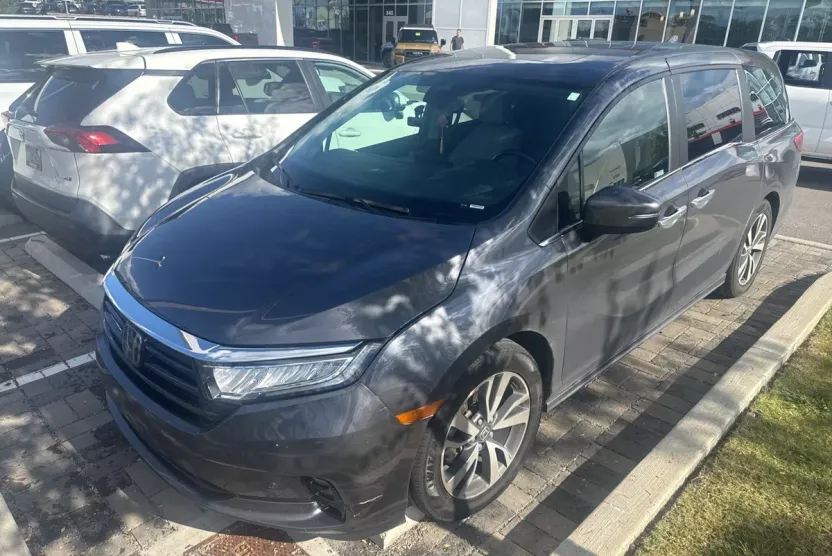 2022 Honda Odyssey Touring photo 1