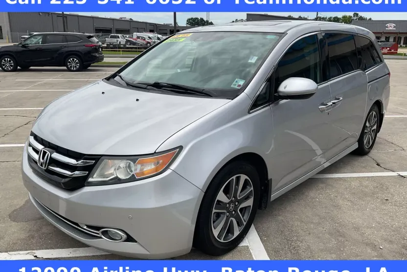 2015 Honda Odyssey Touring photo 1