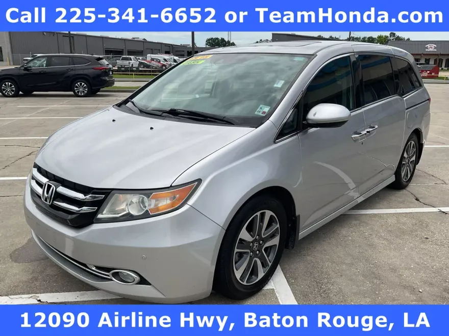 2015 Honda Odyssey Touring photo 1