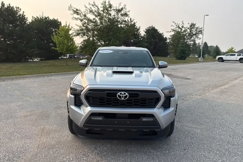 2024 Toyota Tacoma TRD Sport photo 1