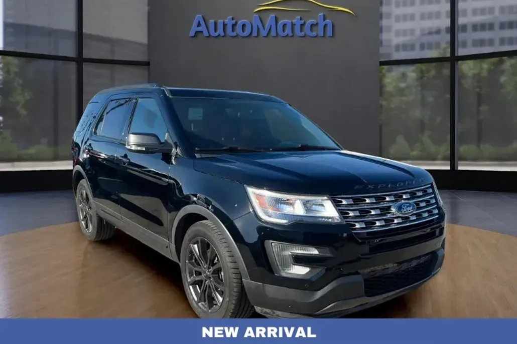 2017 Ford Explorer XLT photo 1