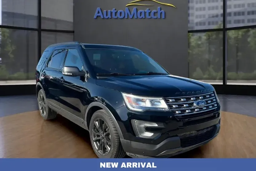 2017 Ford Explorer XLT photo 1