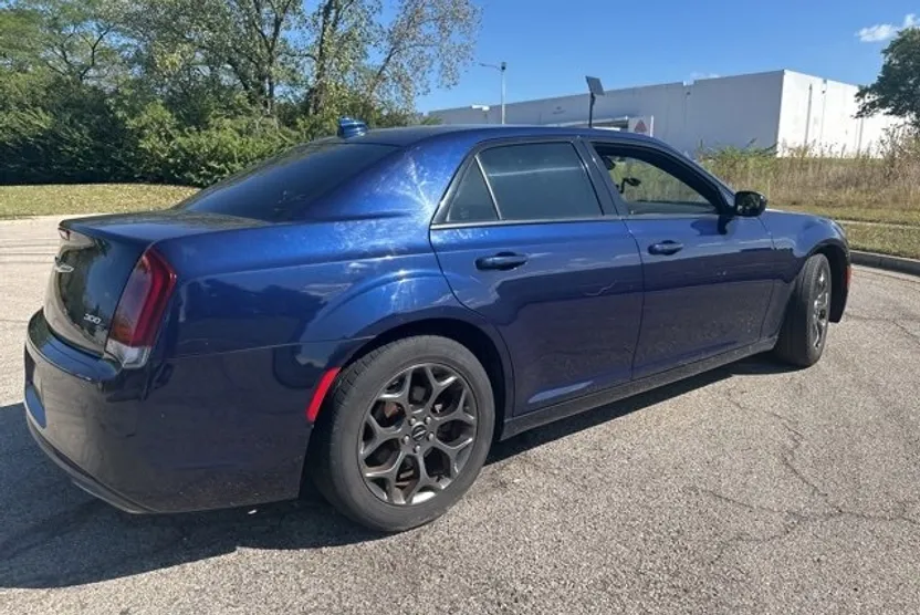 2017 Chrysler 300 S photo 1