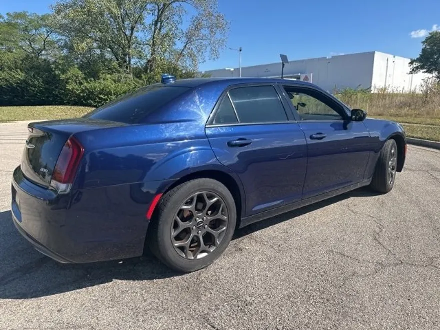 2017 Chrysler 300 S photo 1